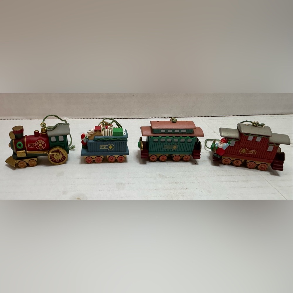 1991 Hallmark Keepsake Claus & Co. R.R. Christmas Train Locomotive Ornament Set